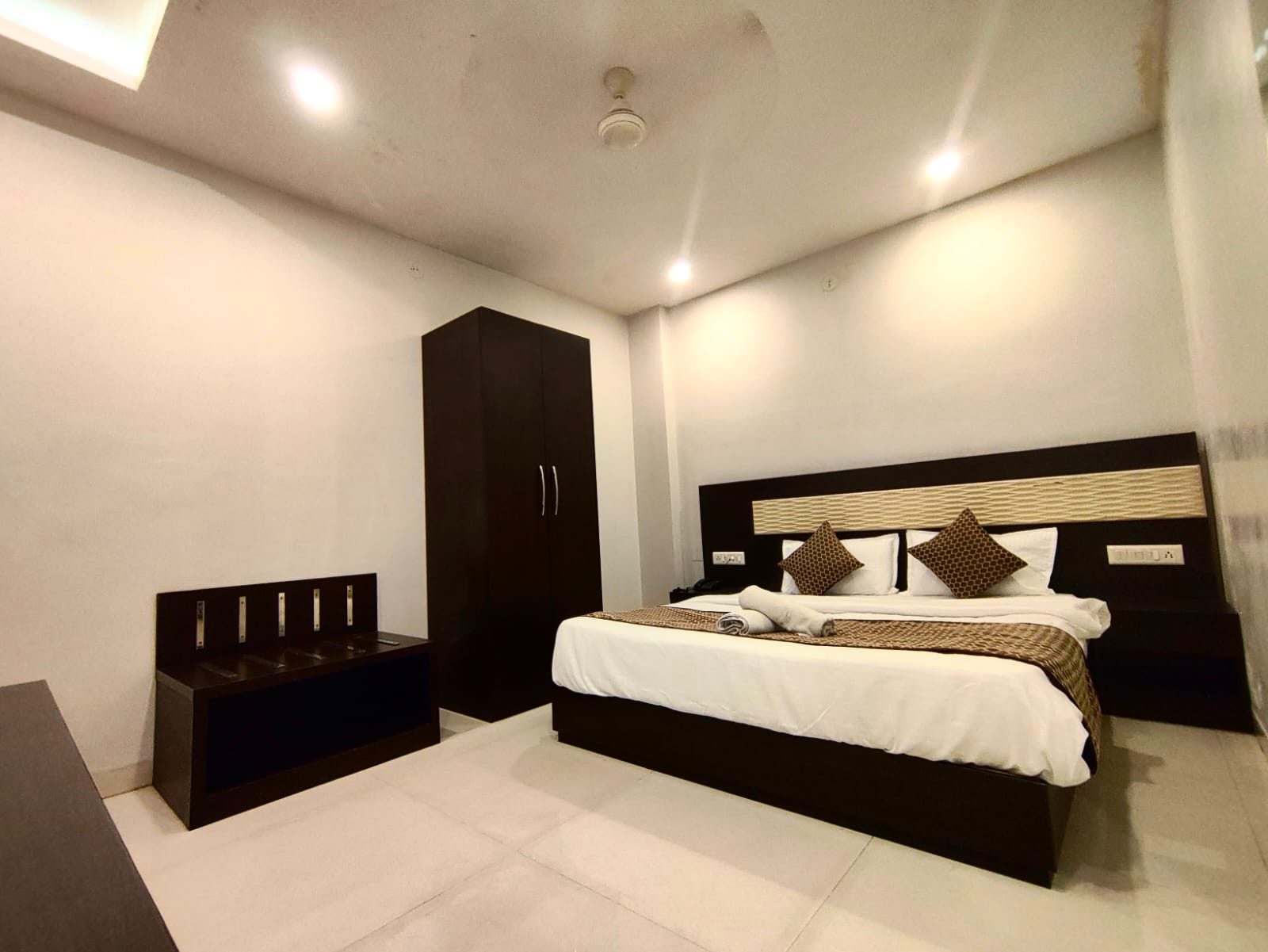 Deluxe AC Room